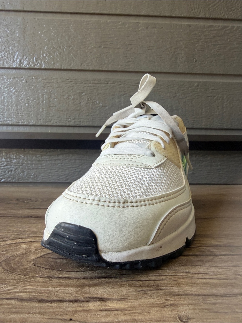 Nike Air Max 90 Women’s Cream and Green Low-Top Sneakers size 8.5/ EU 40